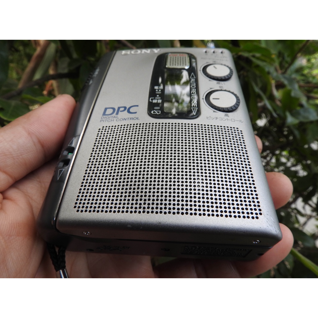 Máy nghe nhạc Cassette Sony TCM-AP10 có loa ngoài phát băng 2 chiều cửa băng kim loại chắc tay máy còn đẹp
