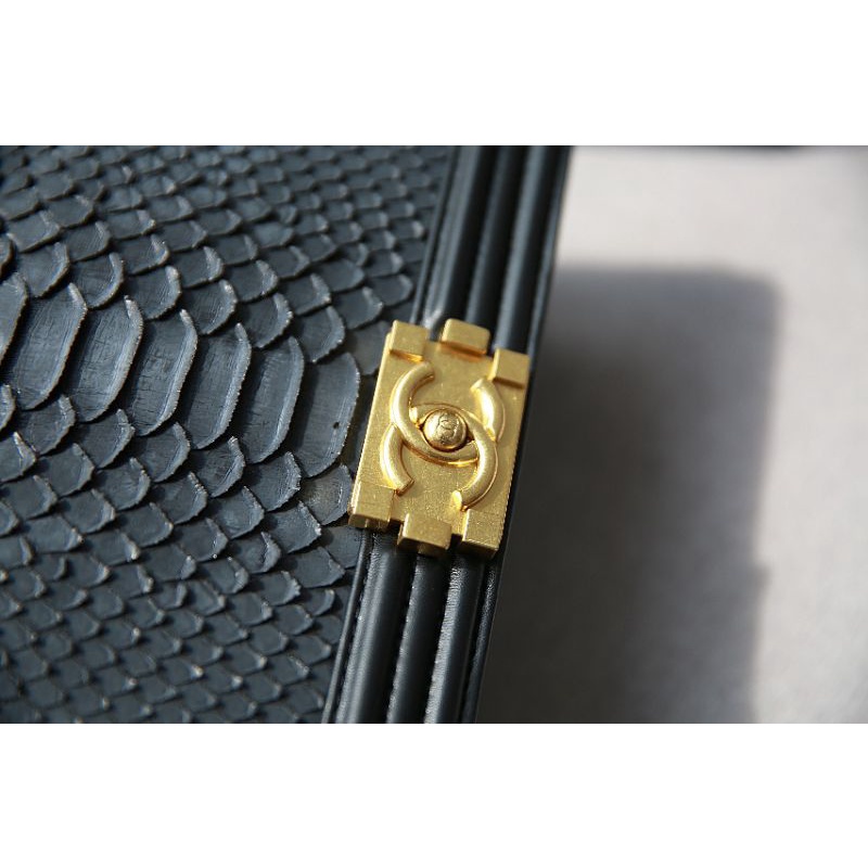 Túi xách nữ C.N BOY super da trăn cao cấp vân da nổi sz25cm đẹp xuất sắc fullbox nam châm nến