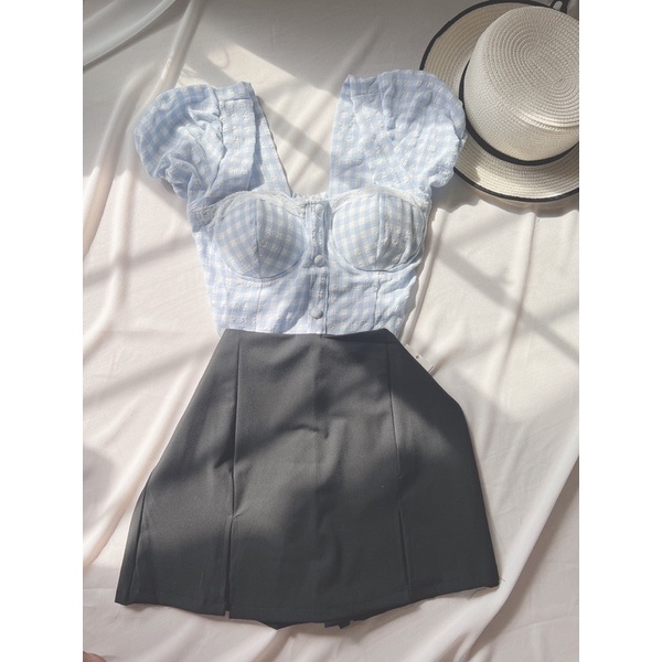 Set áo caro mút ngực phối ren nhún thun sau và quần giả váy xẻ lai alohashop91