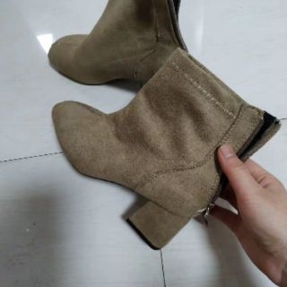 Boot đế vuông 5 cm da lộn ( Hàng order  Hà gấu ) hagauorder