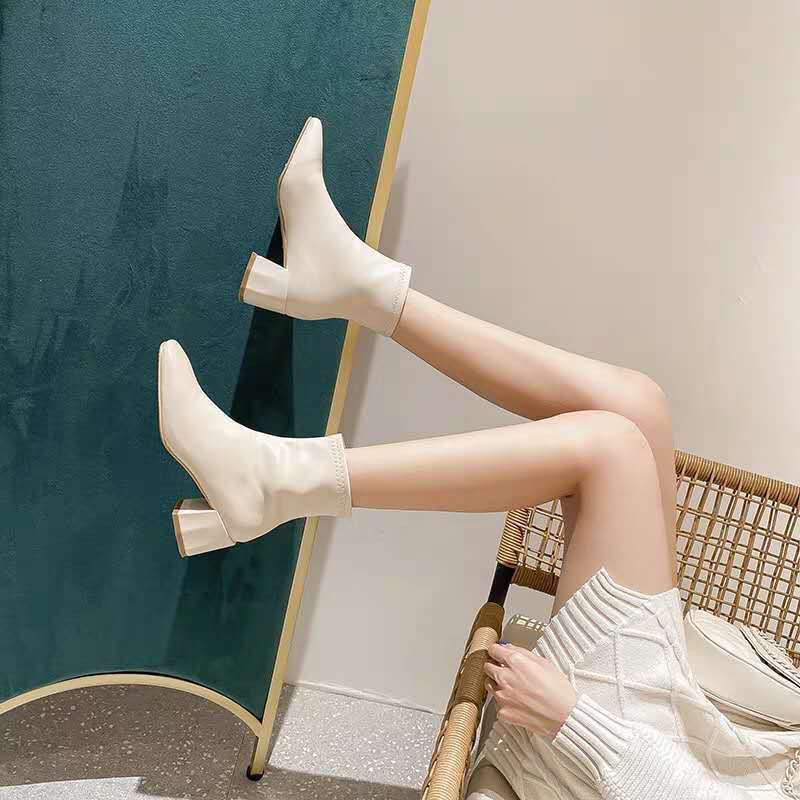 2021 Giày cao cổ ngắn màu trắng Mùa hè mới Martin Boots dành cho nữ gót đơn mỏng trong xuân và thu vuông ngón c '
