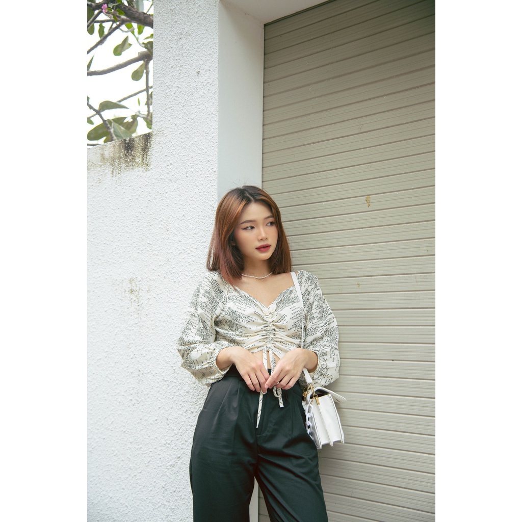 Áo Kiểu Croptop Rút Dây Tay Lỡ - AK22015