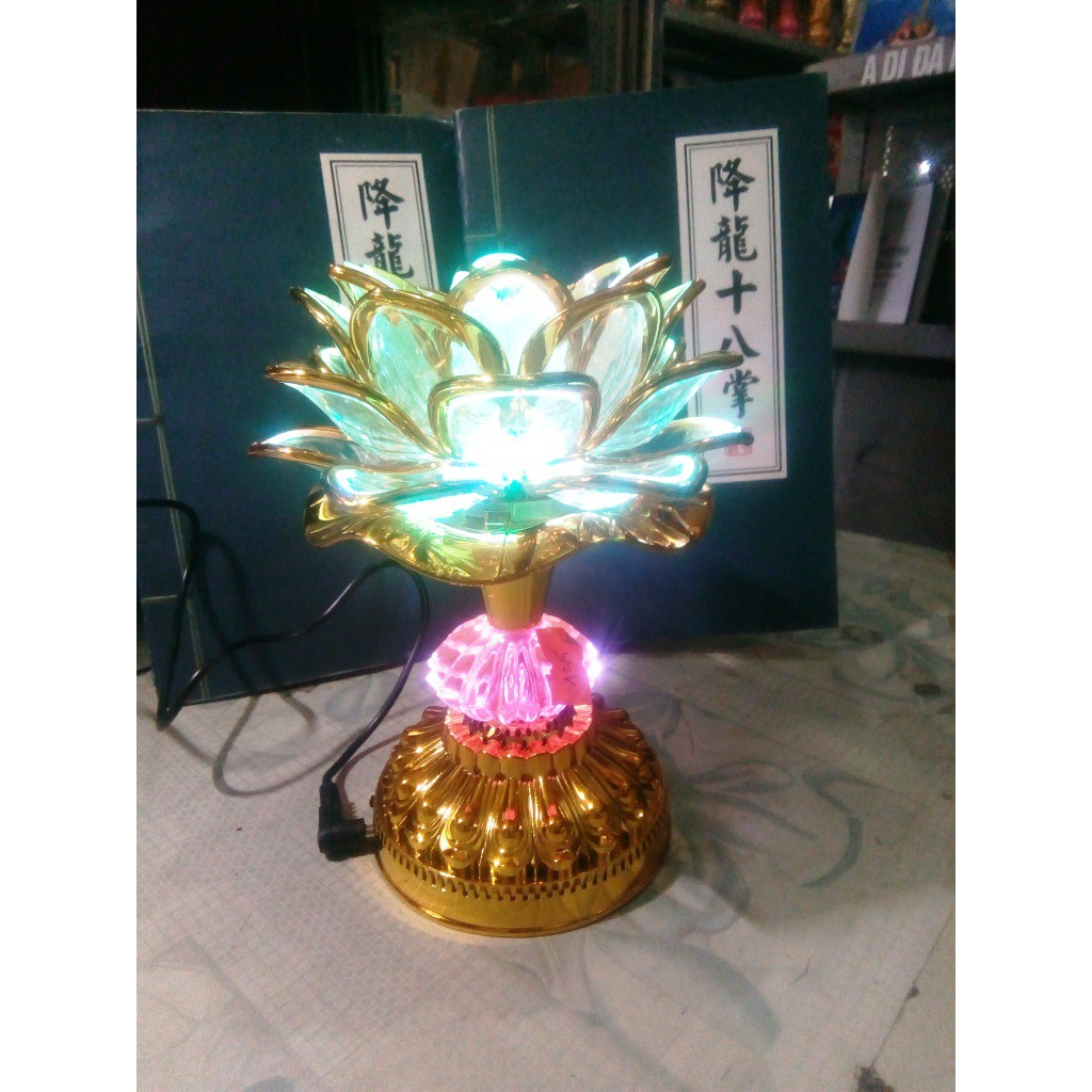 Đèn hoa sen đổi màu có kèm tiếng niệm Phật (8 bài niệm Phật)