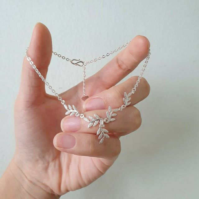 Lắc chân chùm lá oliu