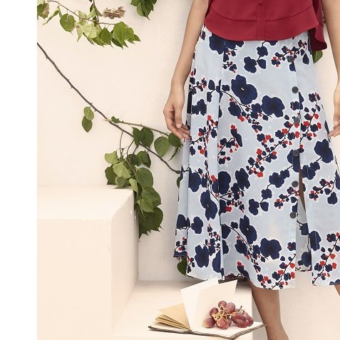 Chân Váy Dài MOMOCO Chất Vải Cát Thoáng Mát Kiểu Dáng Xẻ Lệch Cài Khuy Cá Tính M2383