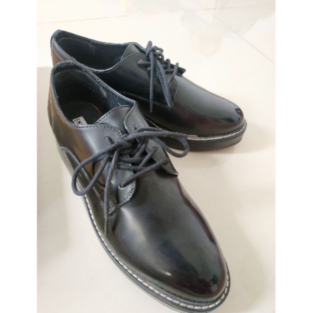 Giày Dr Marten đen mới 95%