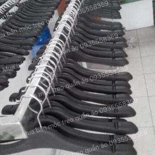 Móc áo nhựa người lớn