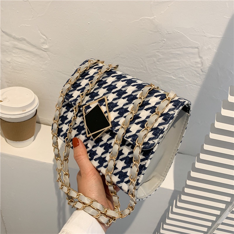 Túi đeo chéo vai IELGY phối chuỗi xích thời trang cho nữ