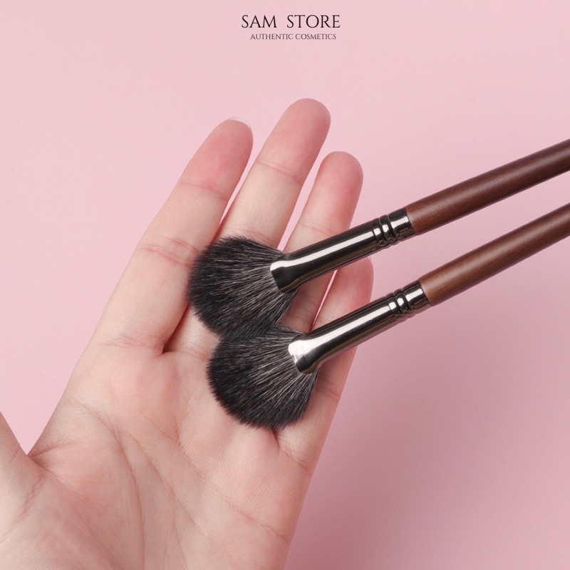 Cọ quạt highlight dùng trong make up chuyên nghiệp và make up cá nhân