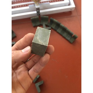 Ke Góc Nhựa chế khay Máy Ấp Trứng