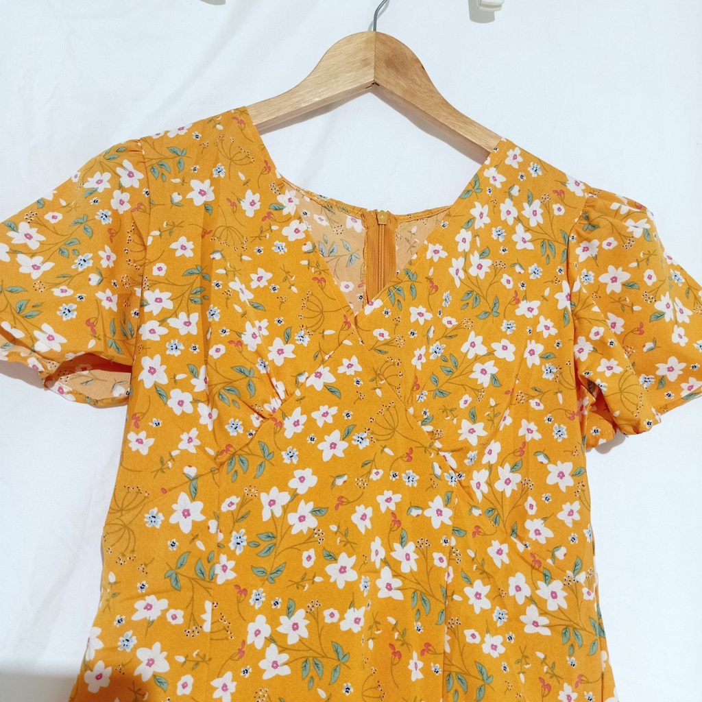 Váy hoa vintage xẻ tà dáng lửng free size dưới 55kg vừa kèm hình thật-TP duoi ca