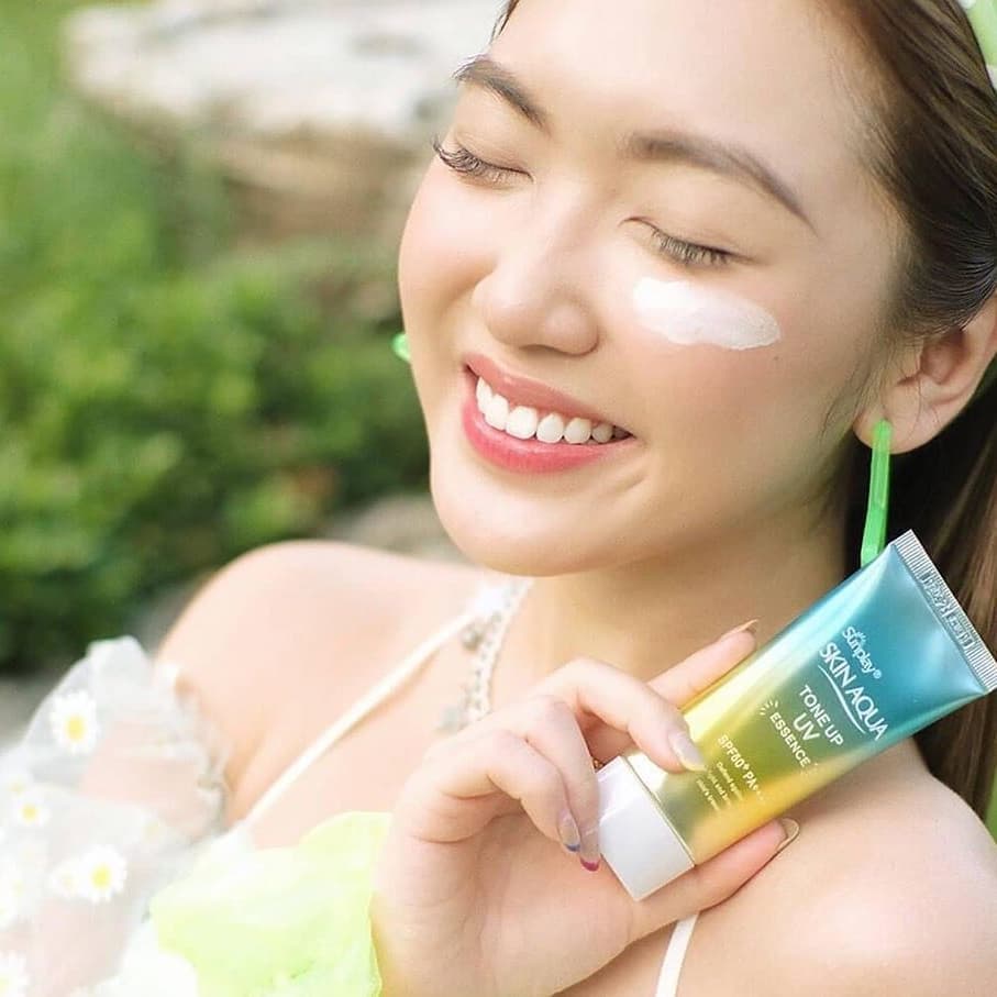 Tinh Chất Chống Nắng Skin Aqua Sunplay Tone Up UV Essence SPF50+ PA++++ Hiệu Chỉnh Sắc Da Tuýp 50g