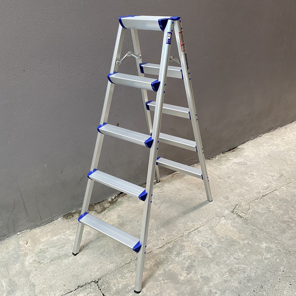 Thang Nhôm Gấp Chữ A NiNDA R05B Loại 5 bậc cao 1,26m- Hàng Chính Hãng