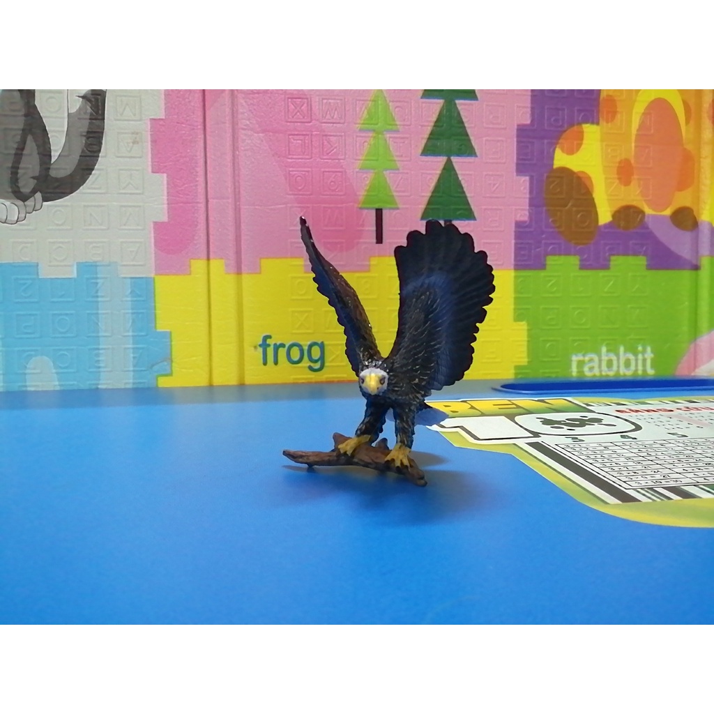 Mô hình chim đại bàng trưng bày kệ tủ bàn học bể cá