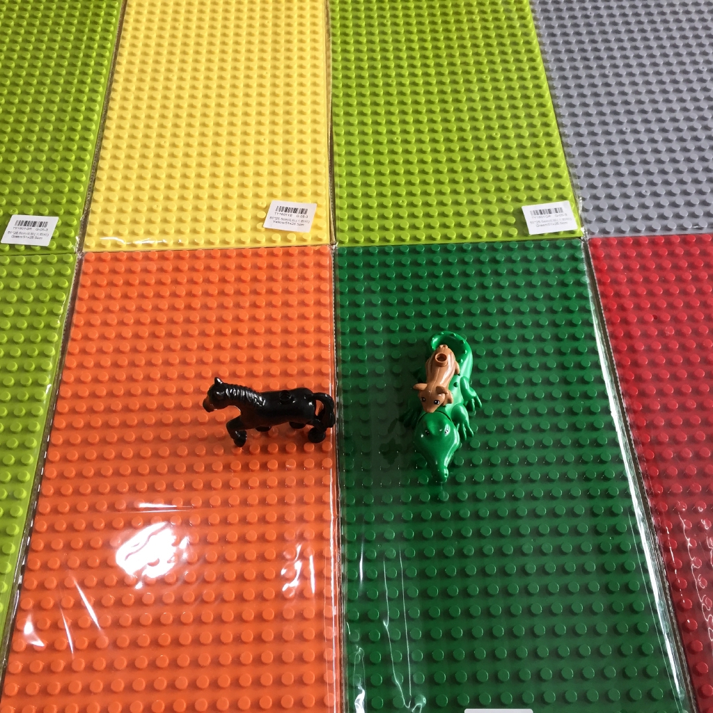 Tấm đế dùng để lắp ráp đồ chơi xây dựng 51x25.5cm thiết kế sáng tạo cho bé