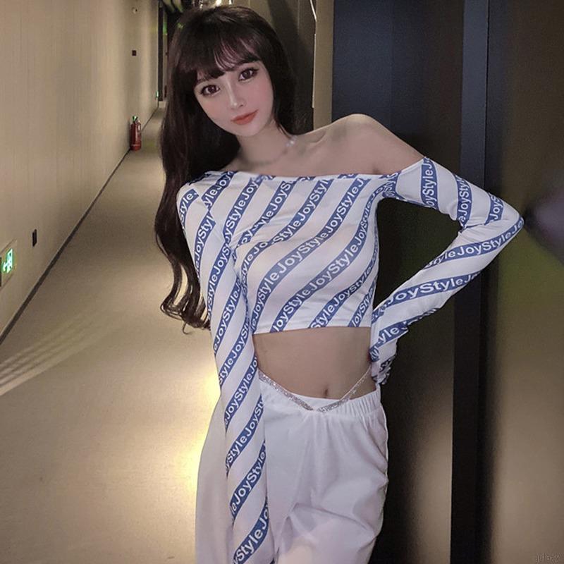 Áo Croptop Tay Dài Hoạ Tiết Chữ Phong Cách Hàn Quốc