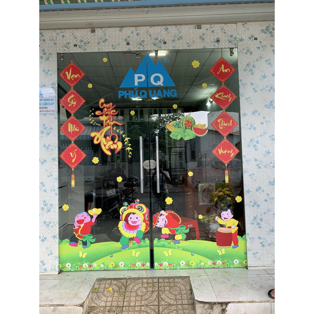 Decal Trang Trí Tết Bé Múa Lân Và Thần Tài Đón Tết - Decal tết cao cấp không viền trắng có sẵn keo sẵn [Hỗ trợ xuất VAT] | BigBuy360 - bigbuy360.vn