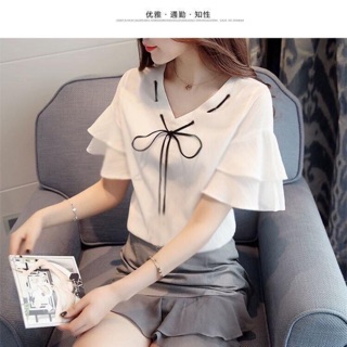 Áo kiểu tay loe màu trắng trơn Nana