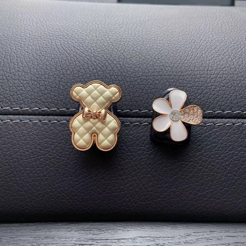 Móc nhỏ treo đồ trang trí nội thất ô tô đẹp mắt cho nữ DBIC