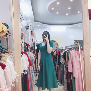 váy xoè cổ vuông