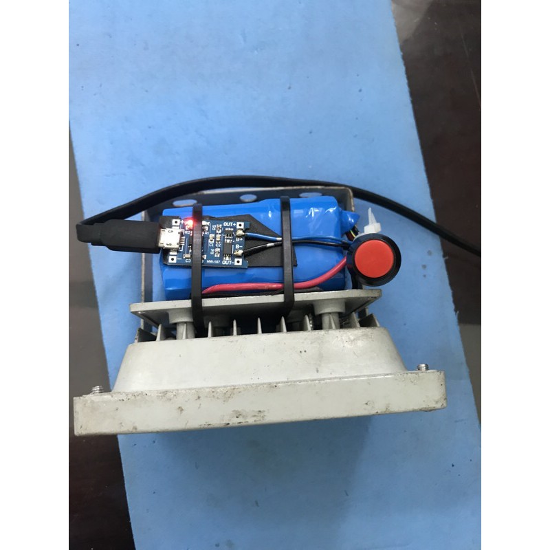 Đèn pha led sử dụng pin sạc lion 18650 samsung 12000mah