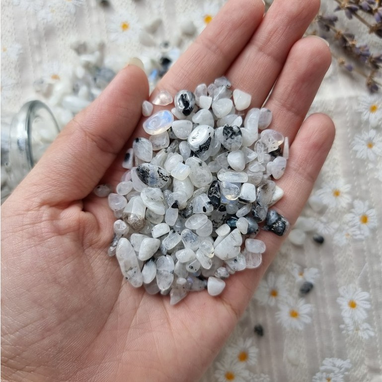 Vụn đá Moonstone (đá mặt trăng) tự nhiên dùng trong thanh tẩy Tarot, Reiki, thiền định