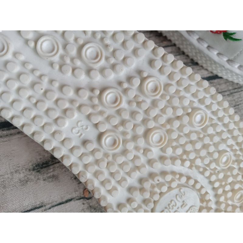 giày thể thao thêu hoa hàng xịn đẹp size 36 vừa | BigBuy360 - bigbuy360.vn