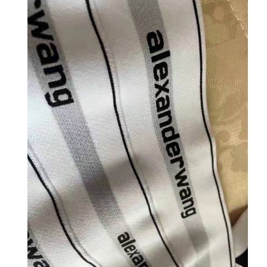 Áo hai dây kiểu dáng thời trang cá tính 2021