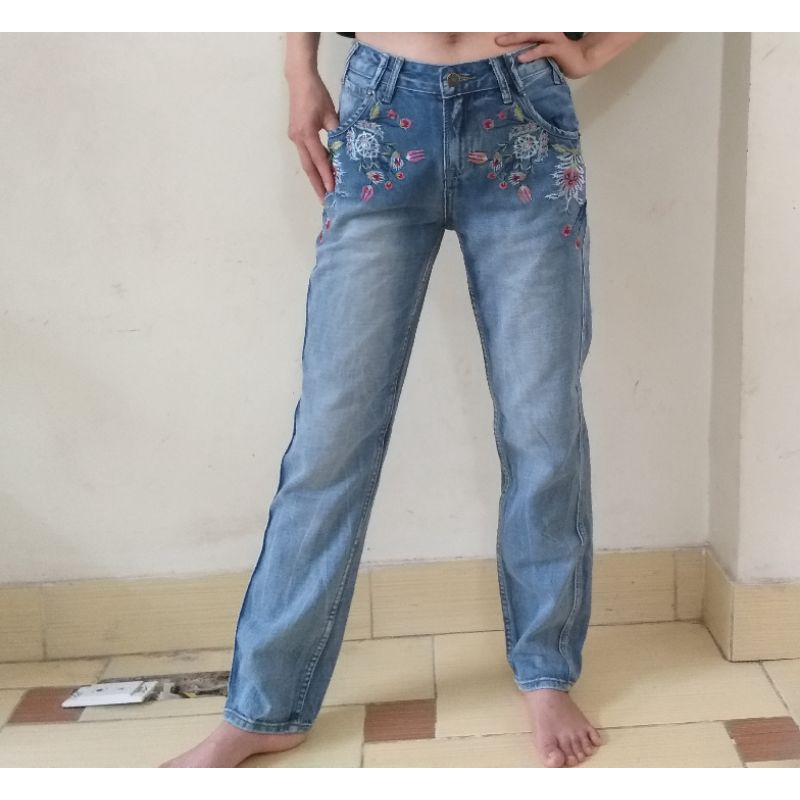 Quần jean thêu hoa size S-M thanh lý