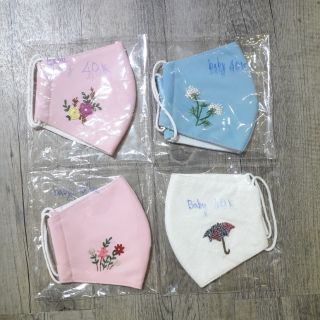 Khẩu trang thêu tay