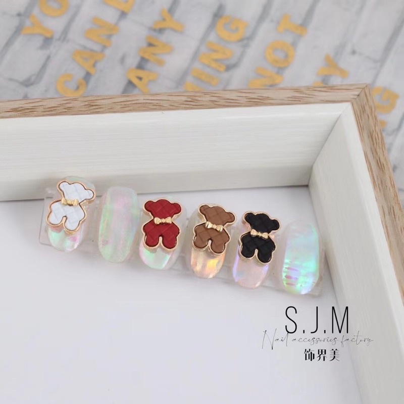 charm nail gấu Trần