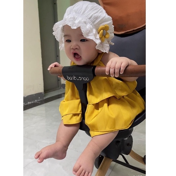 Mũ trắng hoa cúc  vải xô muslin cho bé