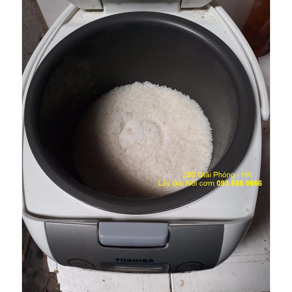 Lẫy khóa nắp nồi cơm điện Toshiba model RC-18NMF và RC-10MNF | BigBuy360 - bigbuy360.vn