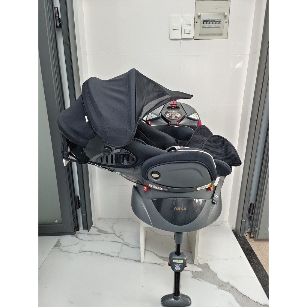 THANH LÝ GHẾ NGỒI ÔTÔ CHO BÉ - APRICA FLADEA XOAY 360 ĐỘ