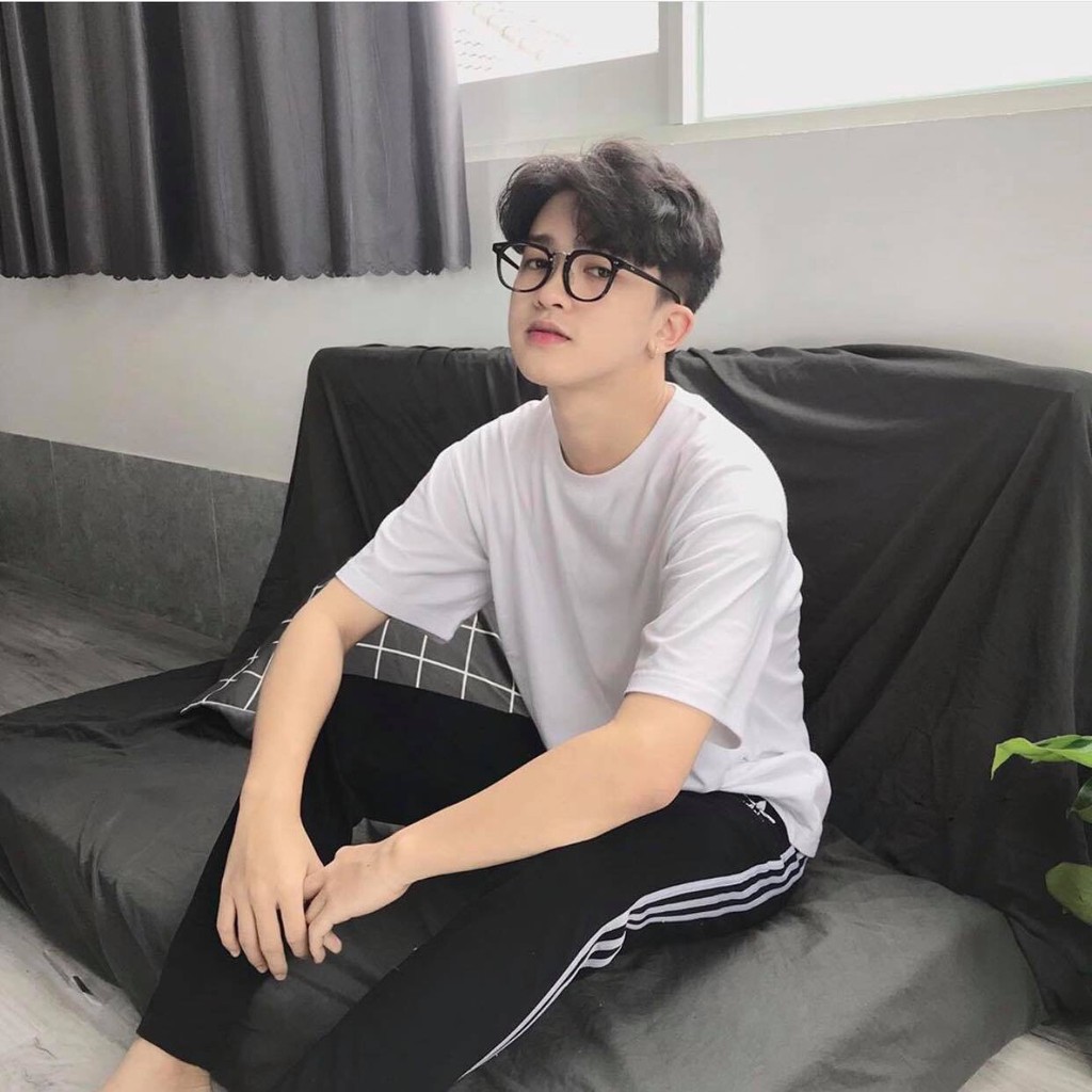 Áo thun trơn tay lỡ form rộng phong cách unisex cổ tròn vải cotton thoáng mát | Mr.Tee
