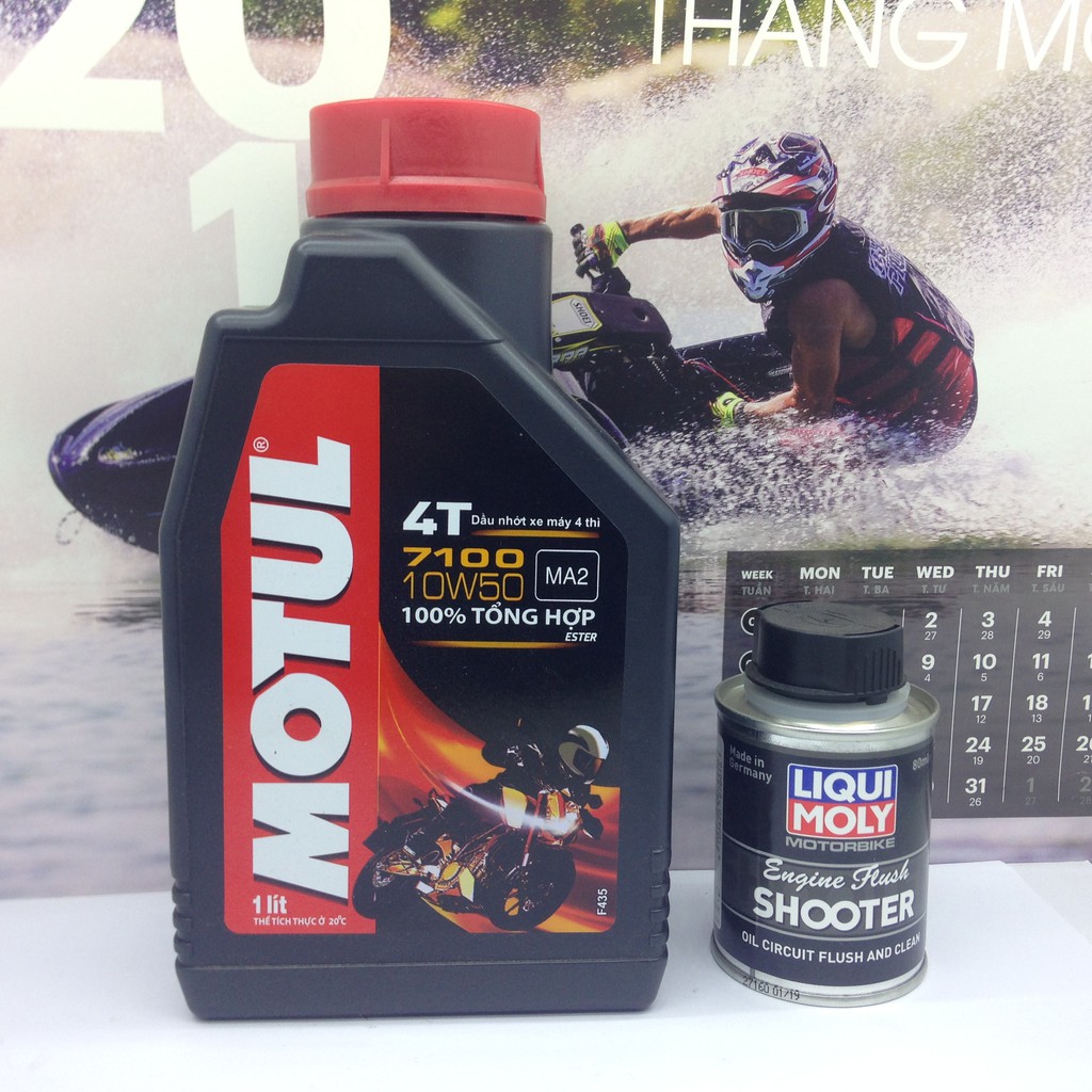 Nhớt Motul 7100 10w50 và dung dịch súc động cơ Liqui moly