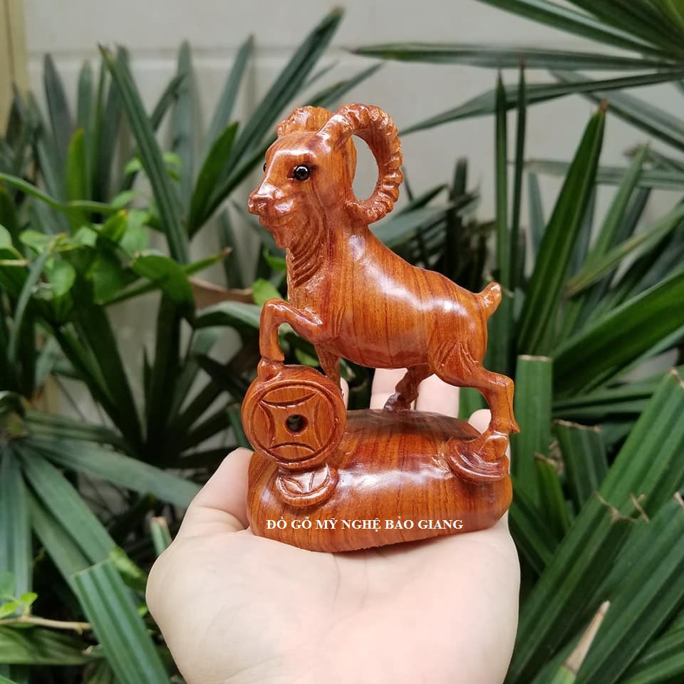 Tượng con dê gỗ hương 12 cm (mẫu mới)