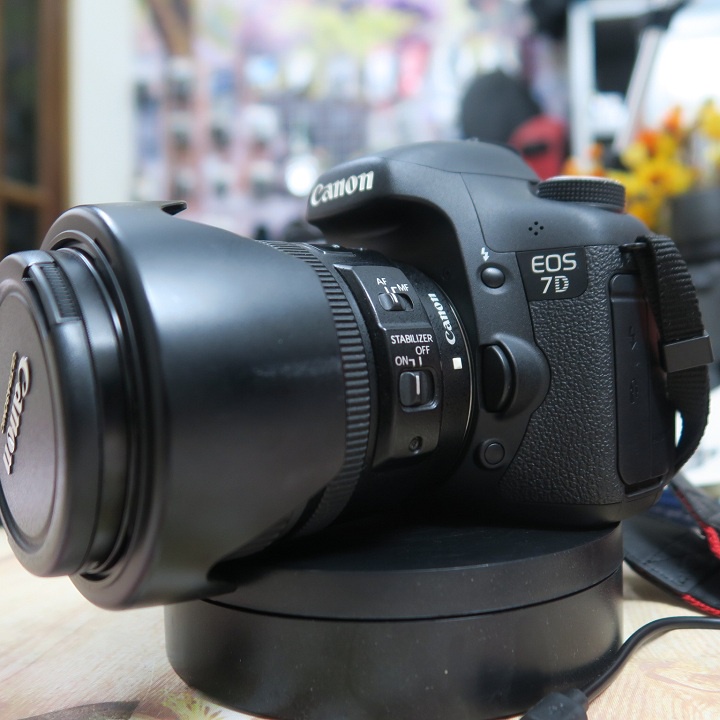 Máy ảnh Canon 7D kèm ống kính Canon 17-85 is USM