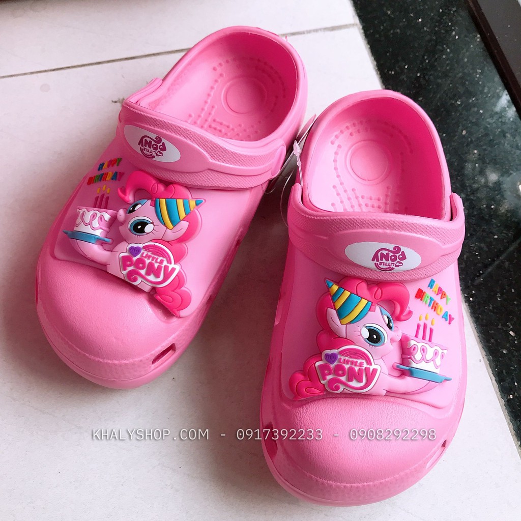 Giày, dép sục có quai và đèn Led hình Pony màu hồng lợt còn size 35 cho trẻ em bé gái - 70P5NPNHL9918