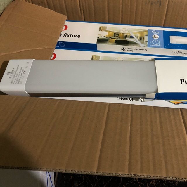 Đèn tuýp LED bán nguyệt 1m2 60W đầu vuông