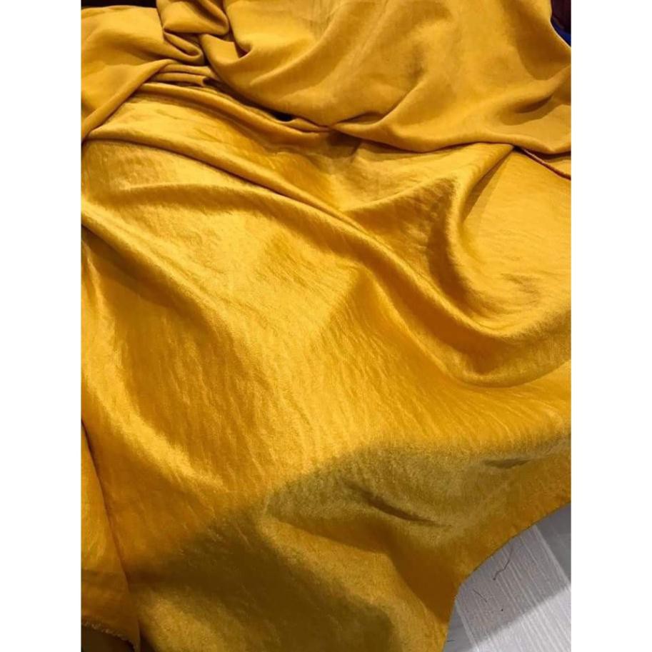 Vải lụa tằm ướt màu vàng đậm sang trọng quý phái nổi bật-Khổ vải 1m5 giá 60k/m-Chuyên lên bộ đi lễ-Váy đầm 2 dây dạ hội