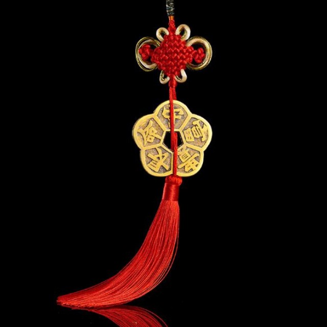 Đồng tiền hoa mai phong thủy bỏ ví chiêu tài