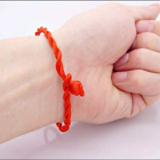 10 Sợi Chỉ Đỏ May Mắn