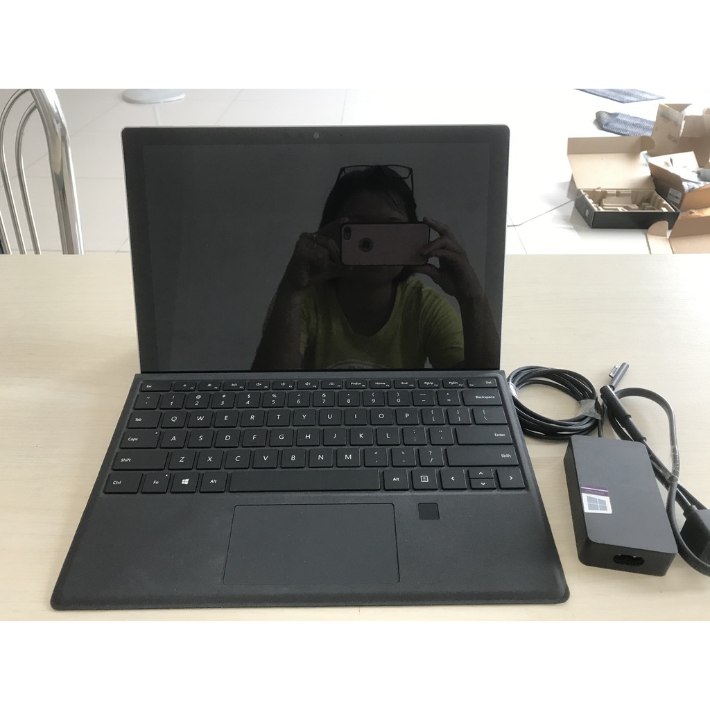 Microsoft Surface Pro 5 I5/8G/128GB + Phím nhận dạng vân tay - Like new - Model 1796