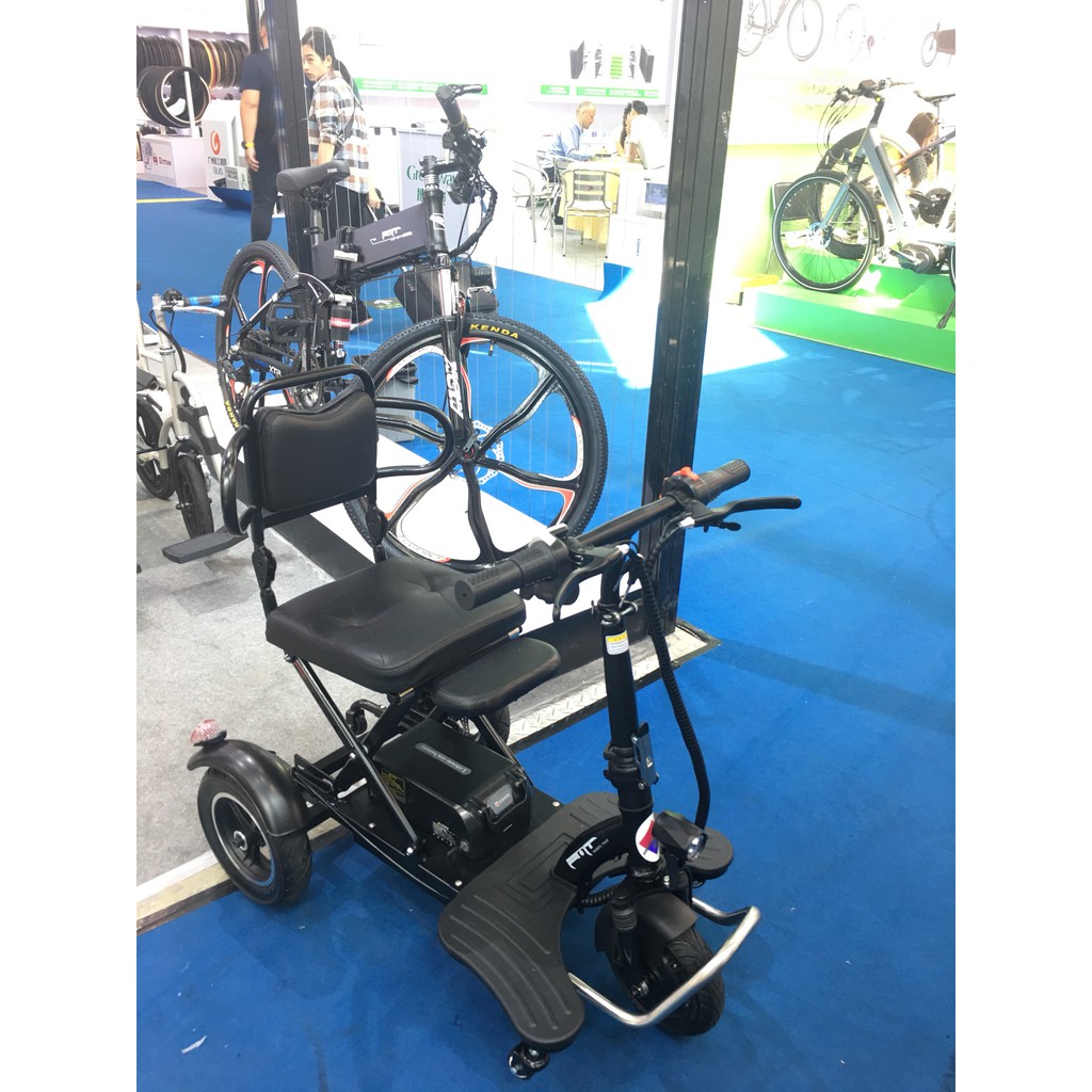 Xe lăn điện 3 bánh cho người già khuyết tất, pin lithium 24kg gấp gọn nhanh chóng