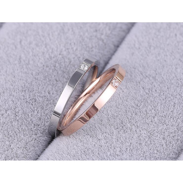 Nhẫn bằng titan đính đá dành cho cặp đôi