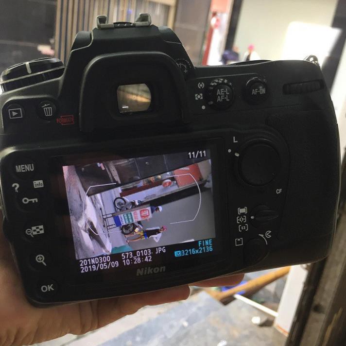 Máy ảnh Nikon D300 kèm lens AF 35-70