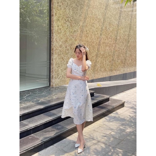 Váy hoa nhí xanh xẻ tà dúm ngực tay bồng sang chảnh