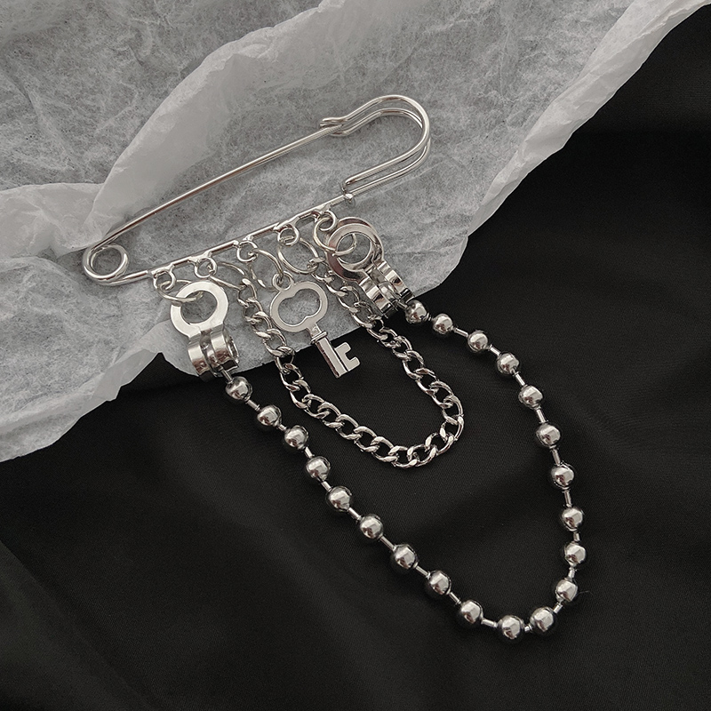 Ghim cài áo tua rua phối xích phong cách Punk cho cả nam và nữ