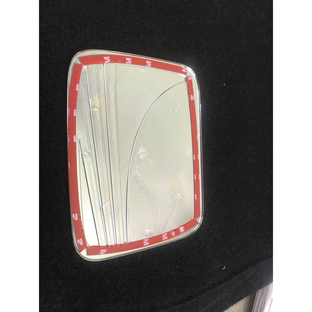 Ốp nắp bình xăng mạ crom xe Mitsubishi Attrage 2014-2021